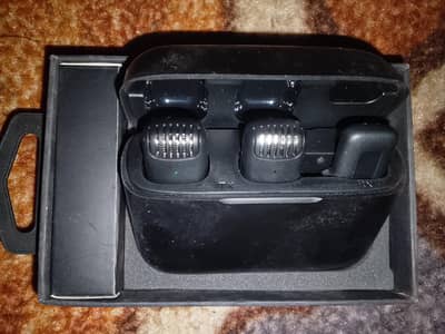 Double wireless mick with power bank