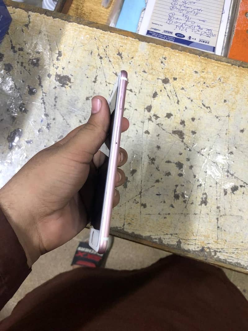 Apple iPhone 7 Plus 4