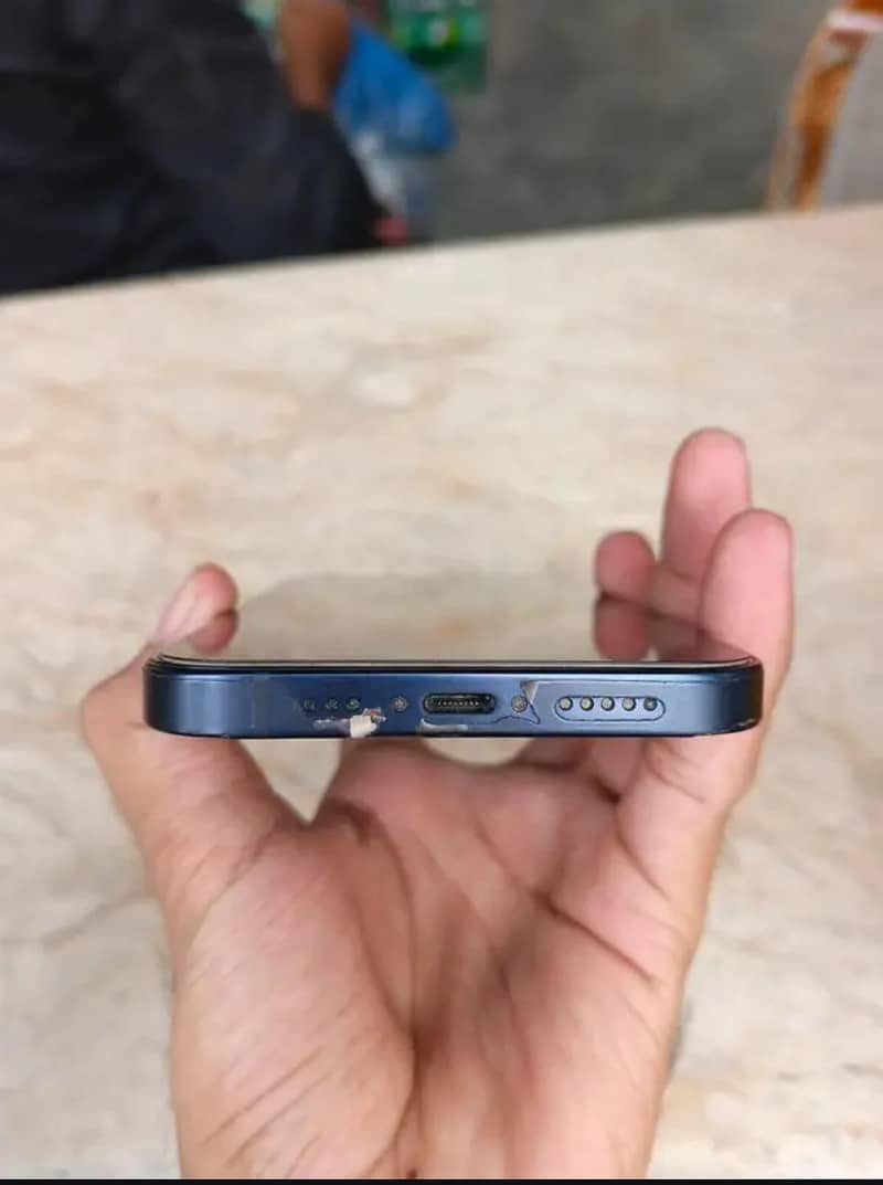 Apple iPhone 12 3