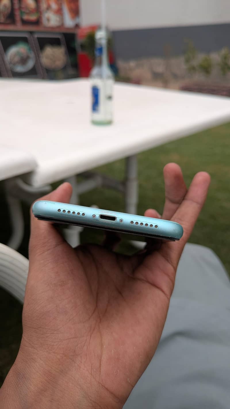 Apple iPhone 11 3
