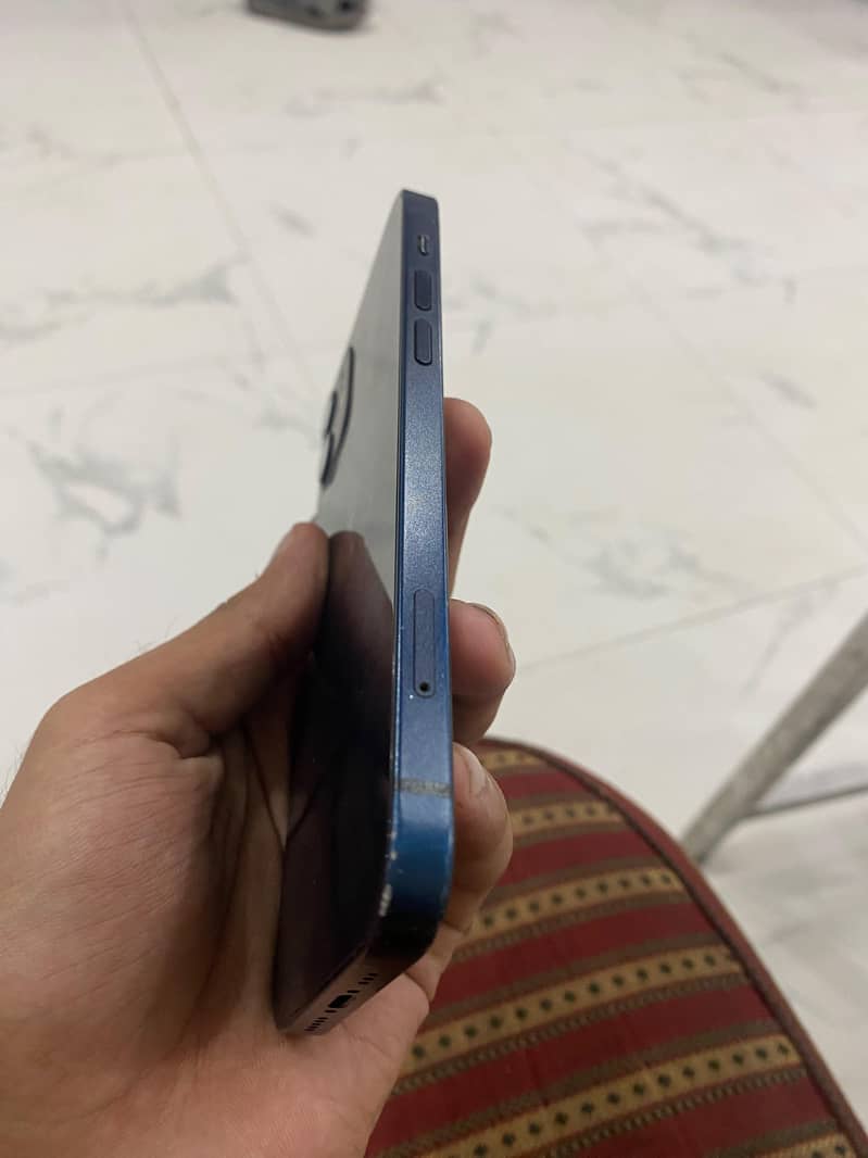 Apple iPhone 12 2