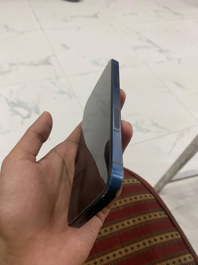 Apple iPhone 12 11