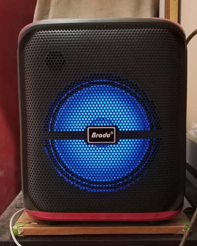Studio speaker type