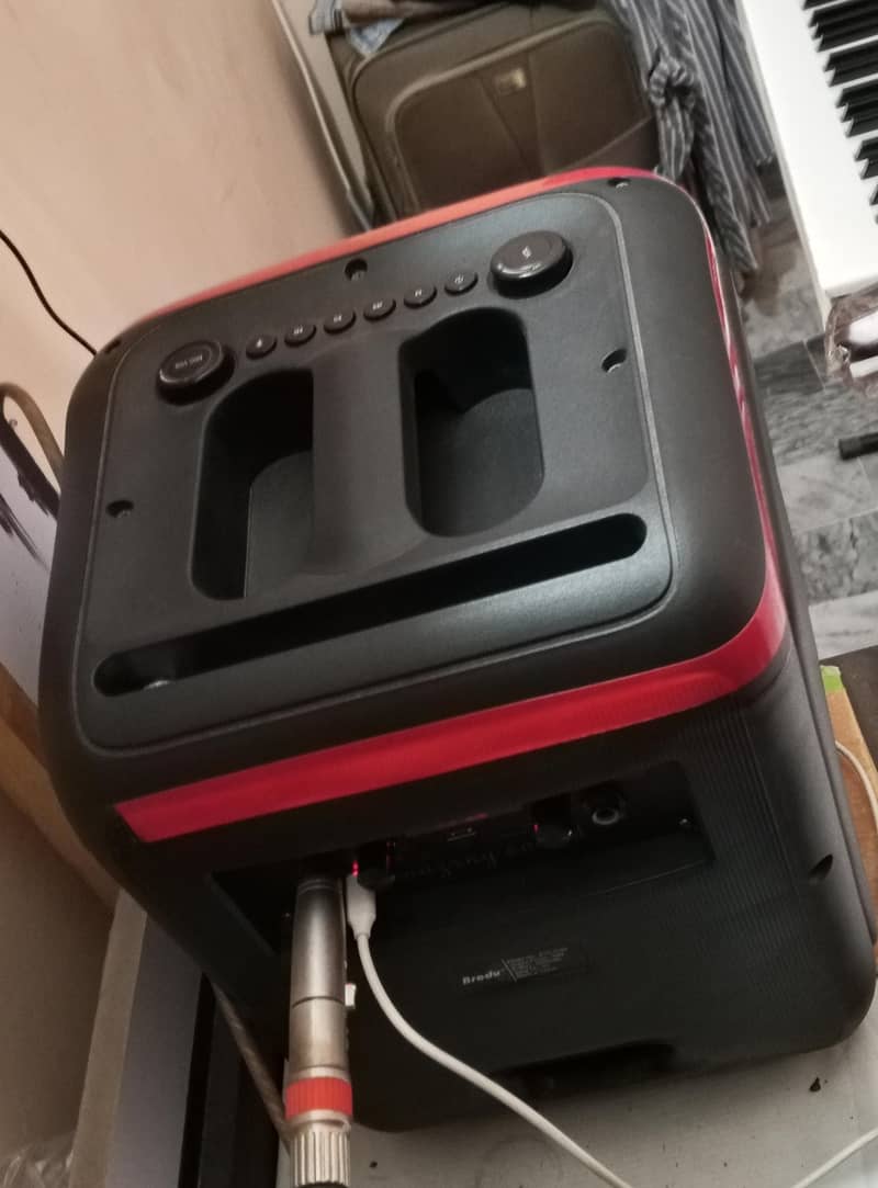 Studio speaker type 4