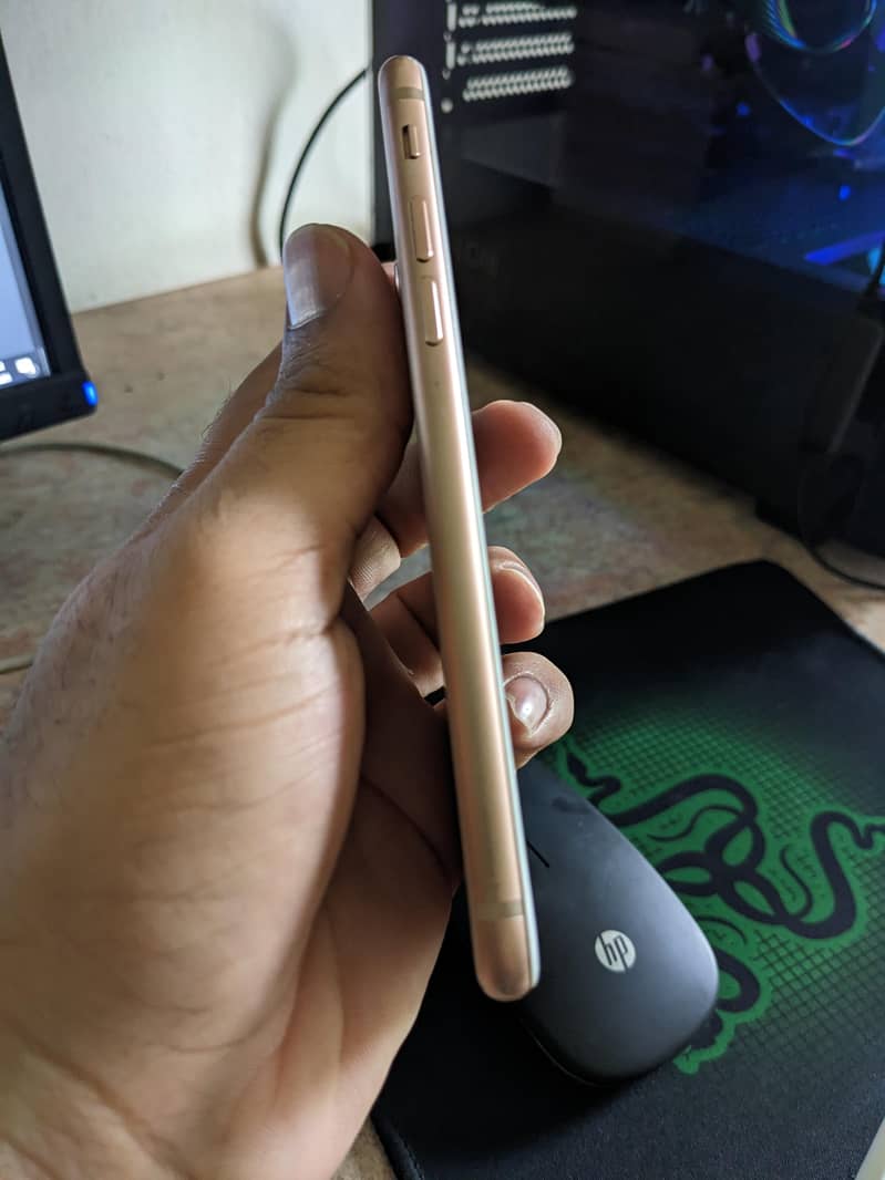 Apple iPhone 8 3