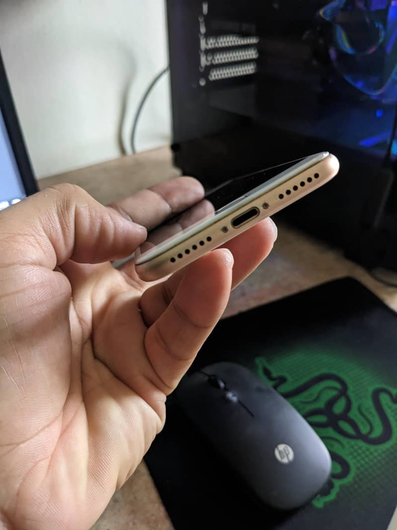 Apple iPhone 8 4
