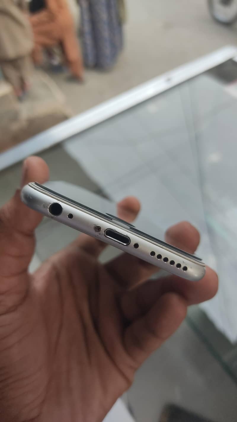 Apple iPhone 6S 1