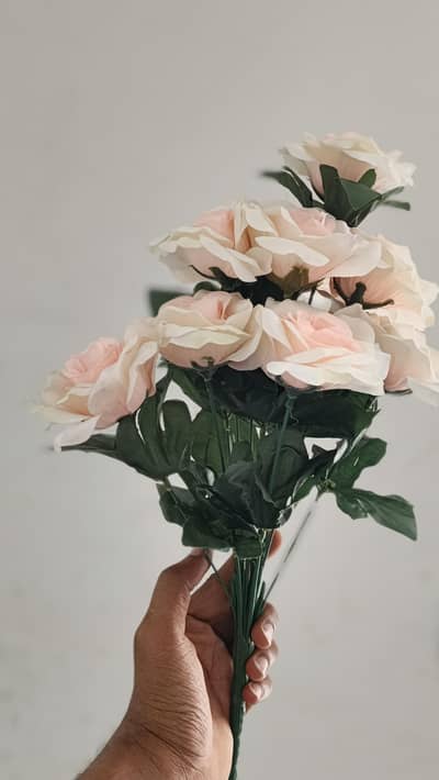 bhai yeh flowers aur bails hain sale krne ke