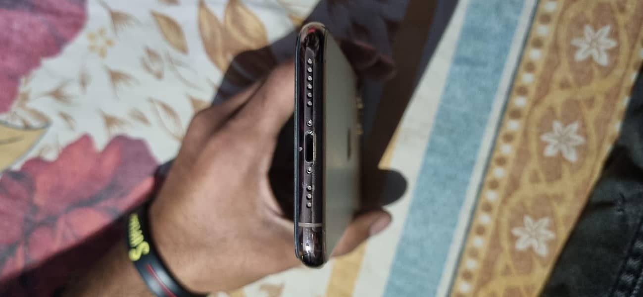 Apple iPhone 11 Pro 6