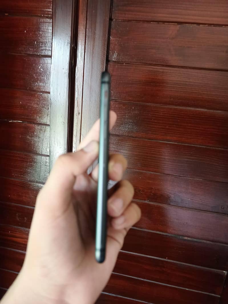 Apple iPhone 8 6