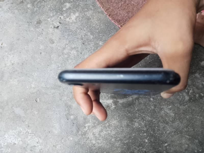 Apple iPhone 7 0