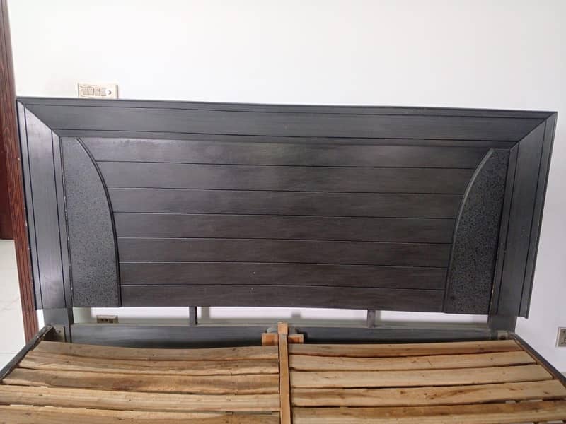 Bed with side tables 4