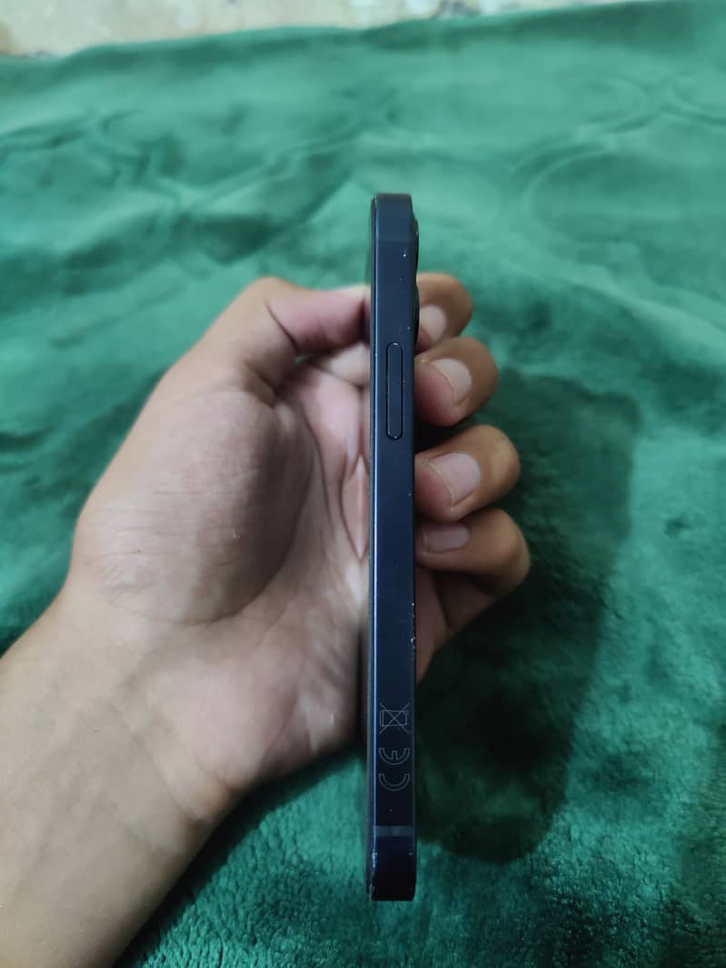 iPhone 12 mini 4