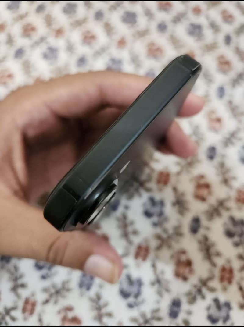 Apple iPhone 16 2