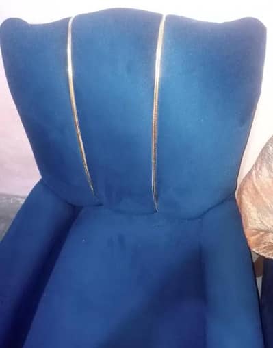 4 chairs and 2 tables