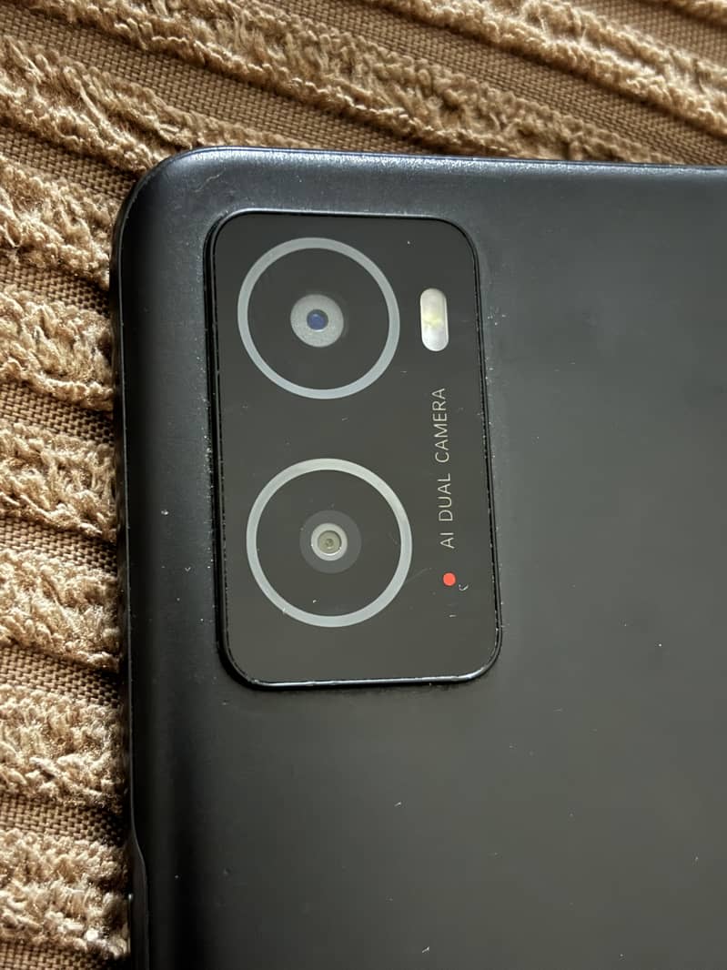 OPPO A76 1