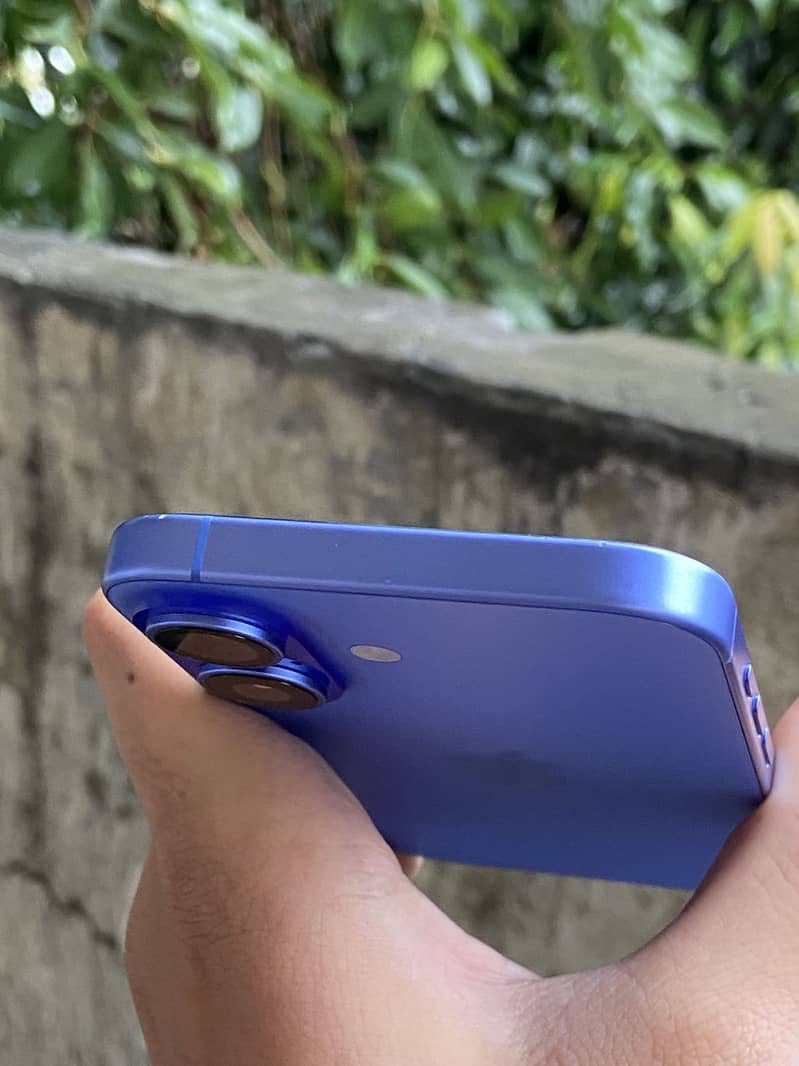 Apple iPhone 16 2