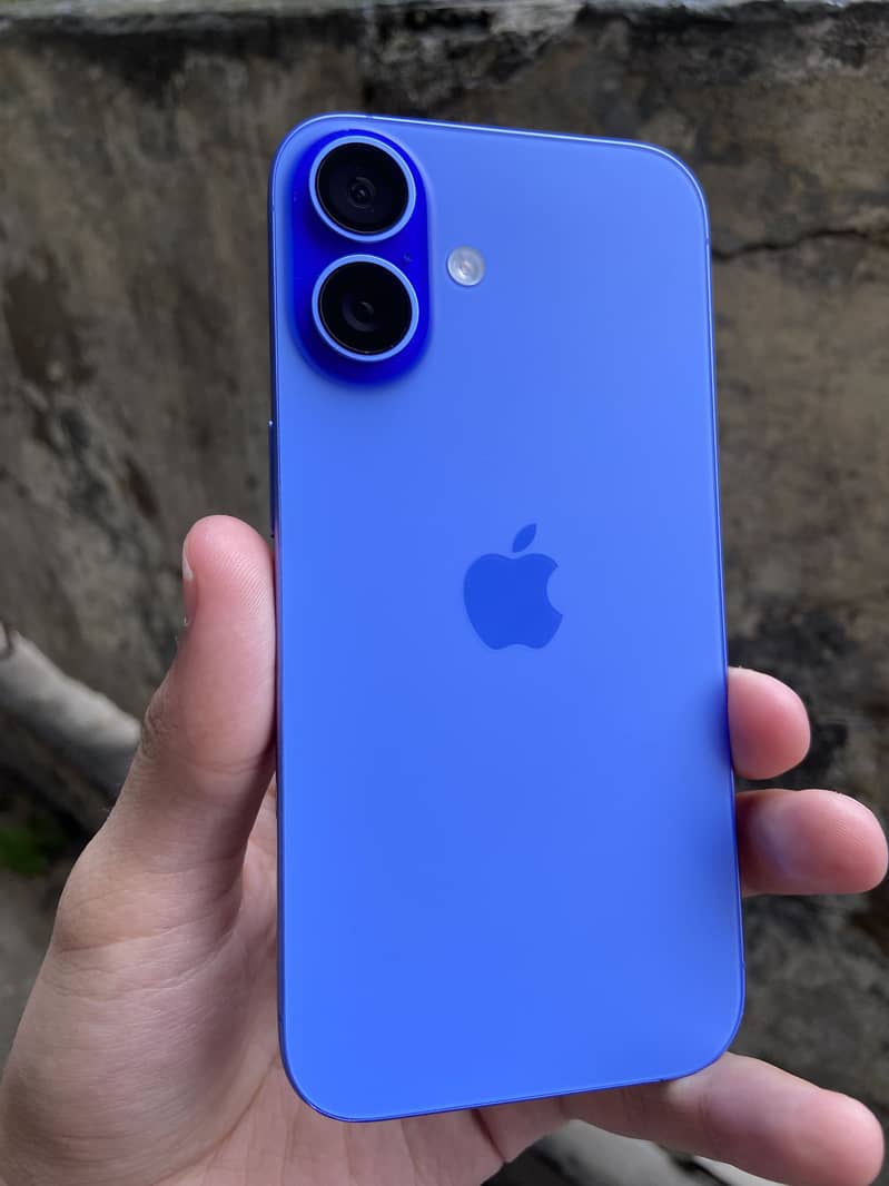 Apple iPhone 16 6