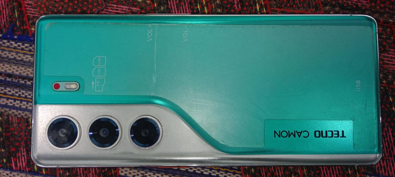 Tecno CAMON 40 Pro 1