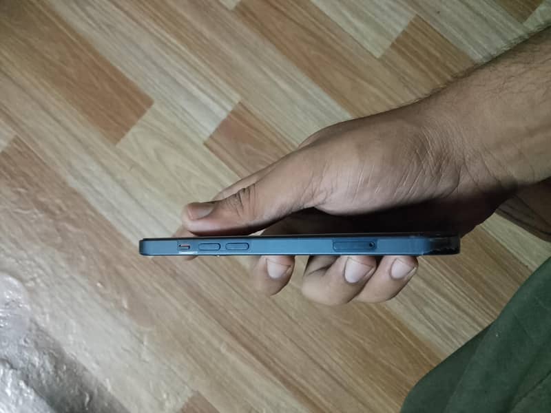 Apple iPhone 13 4