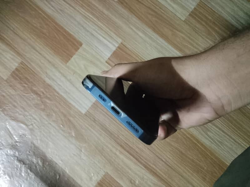 Apple iPhone 13 5