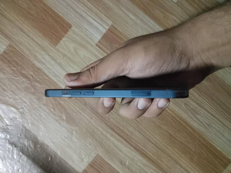 Apple iPhone 13 6