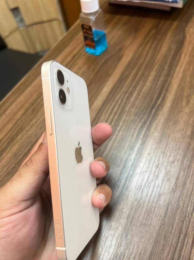 Apple iPhone 12 3