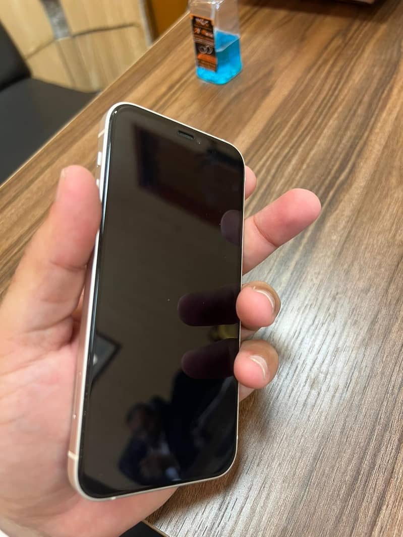 Apple iPhone 12 4
