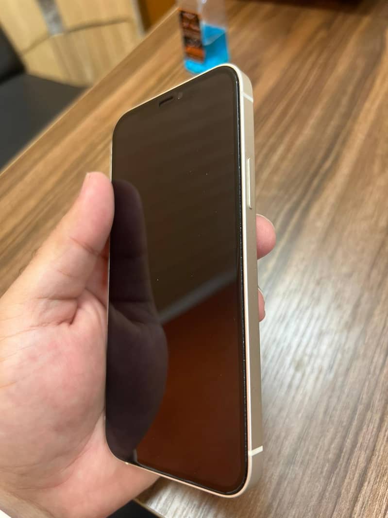 Apple iPhone 12 6