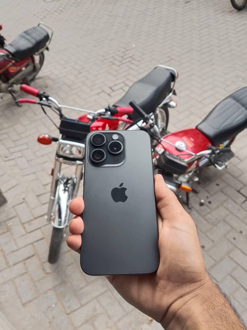 Apple iPhone 15 Pro 2