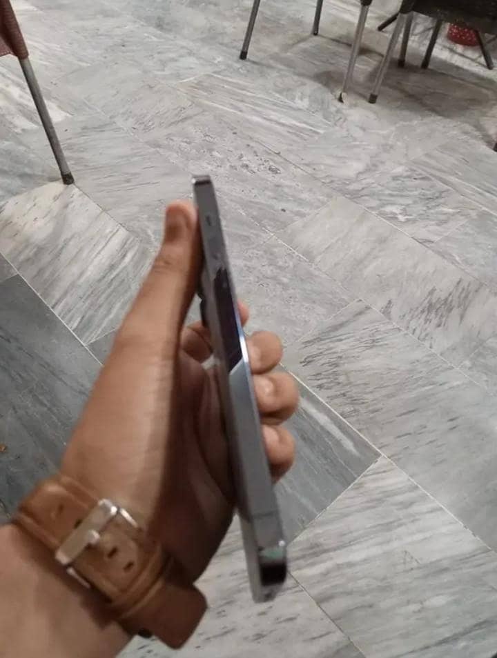 Apple iPhone 13 Pro Max 2