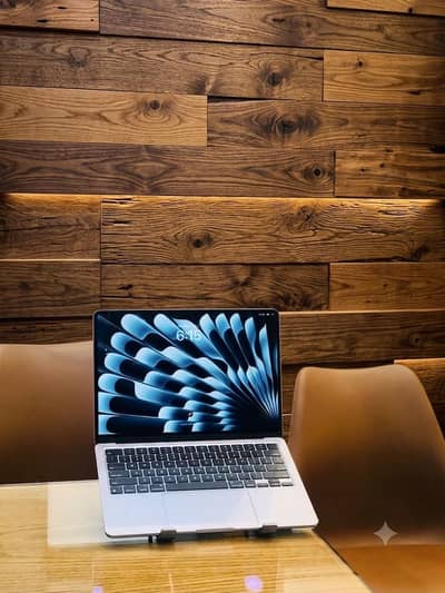 Macbook Air M2 - 16/1tb - 11 months warranty left !!