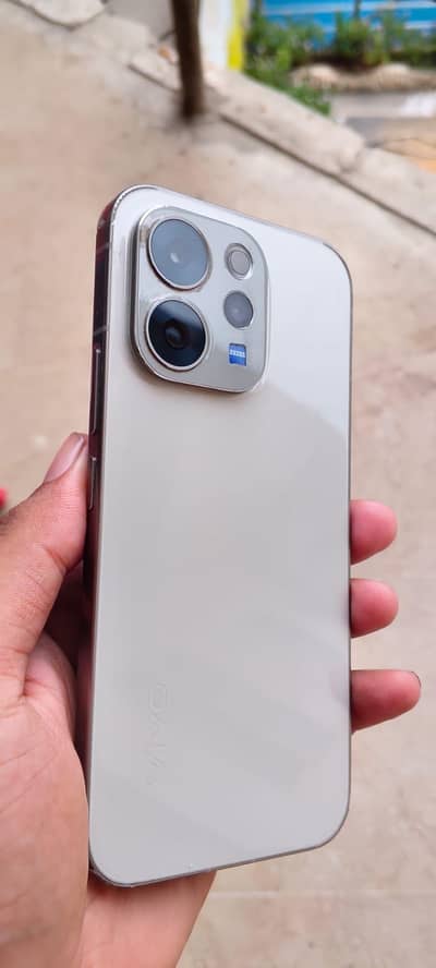 Vivo V70 5G 10/10  9 month warranty full box