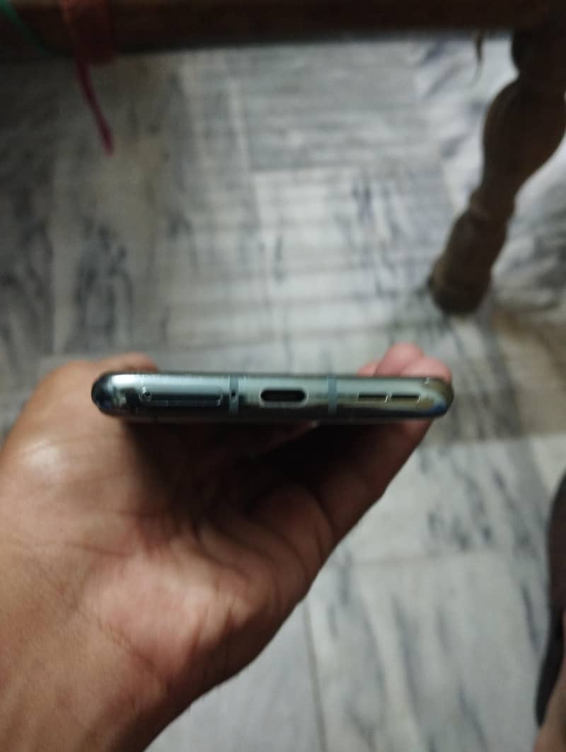 One Plus 10 Pro 4