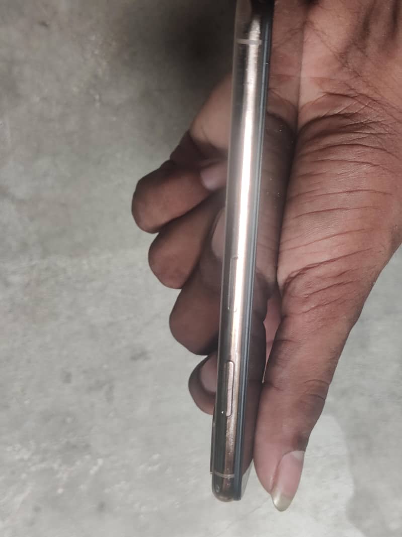 Apple iPhone XS 1