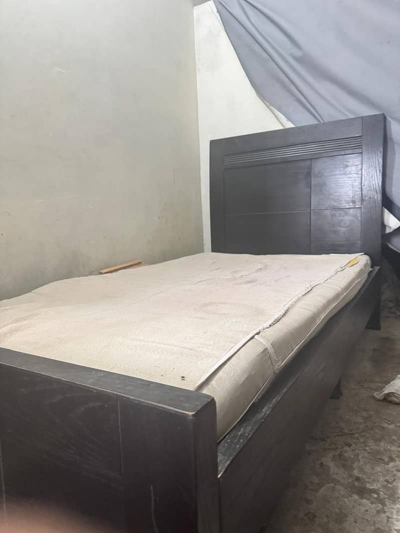 single bed with mattress 0