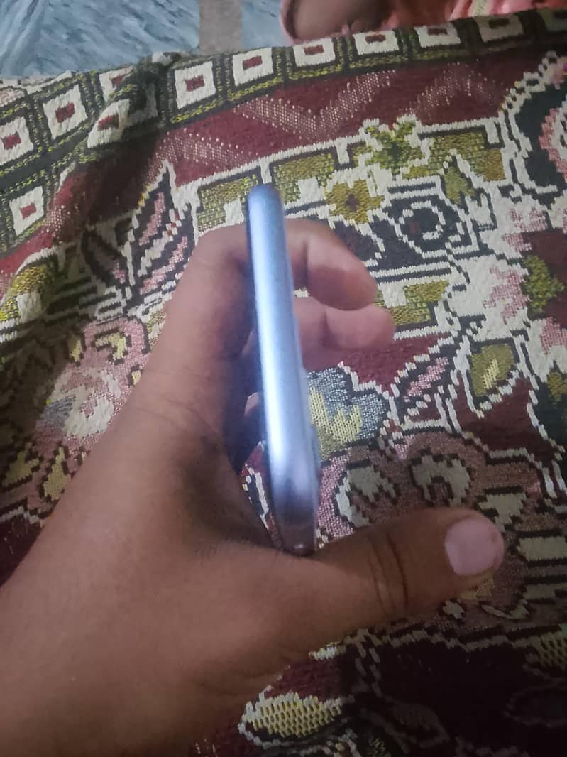 Apple iPhone 11 7