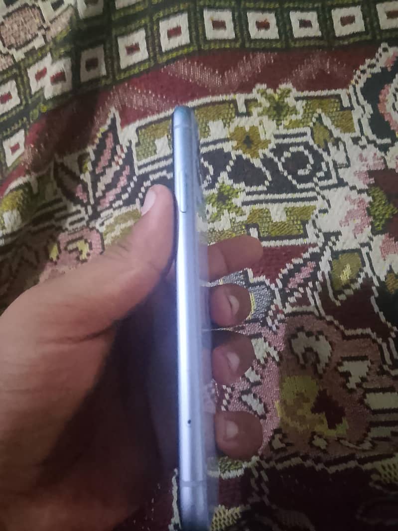 Apple iPhone 11 8