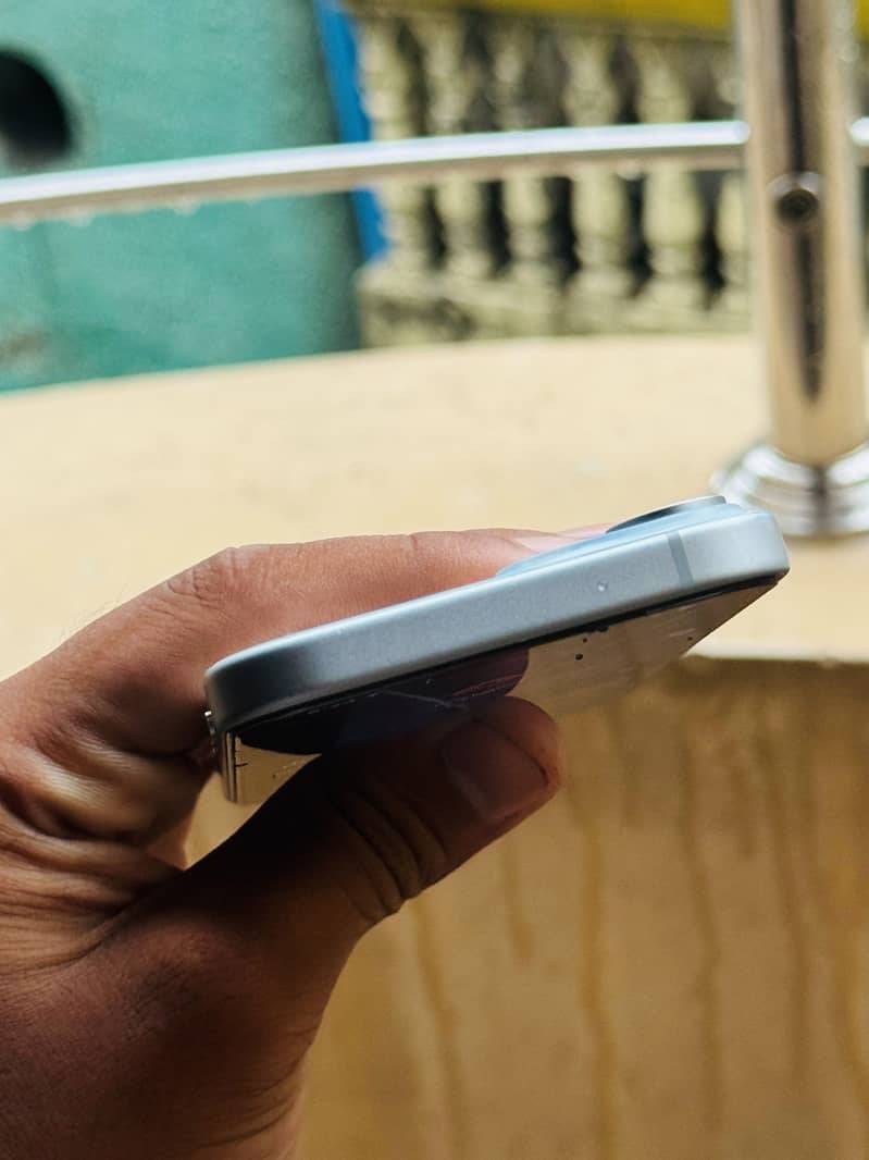 Apple iPhone 15 2
