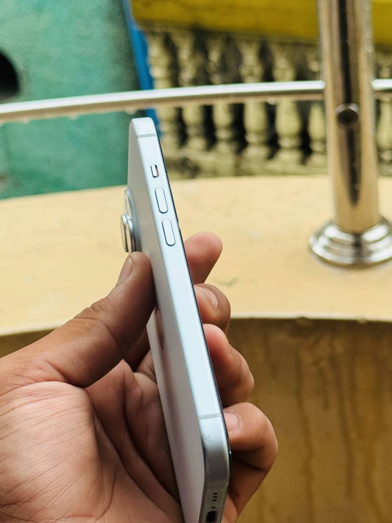 Apple iPhone 15 3