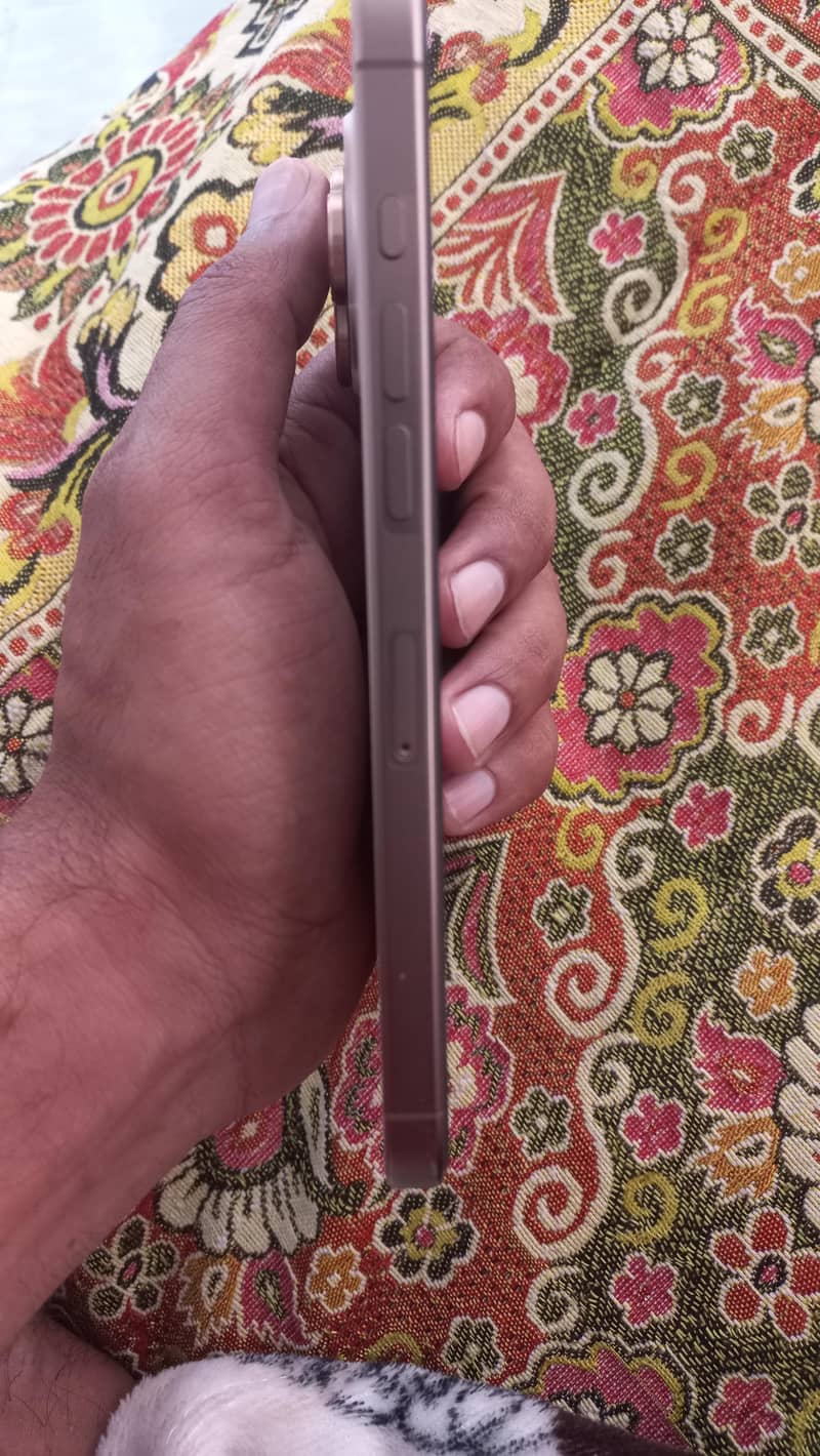 Apple iPhone 16 Pro Max 2