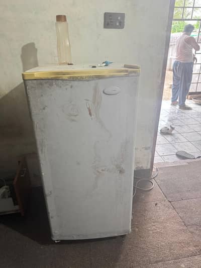 Dawlance vertical freezer