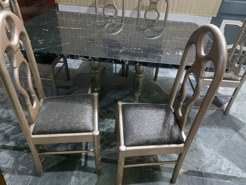 Dining table 0