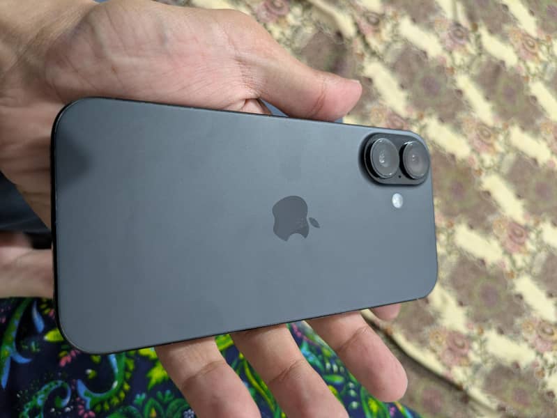 Apple iPhone 16 1