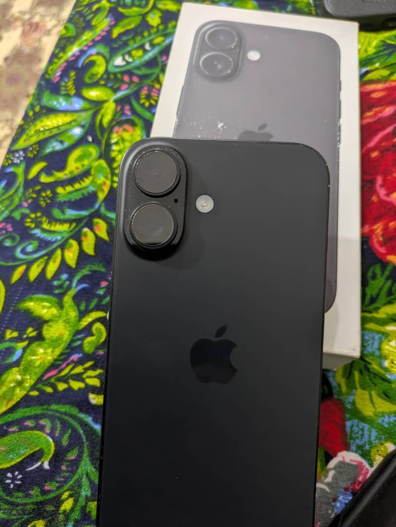 Apple iPhone 16 2