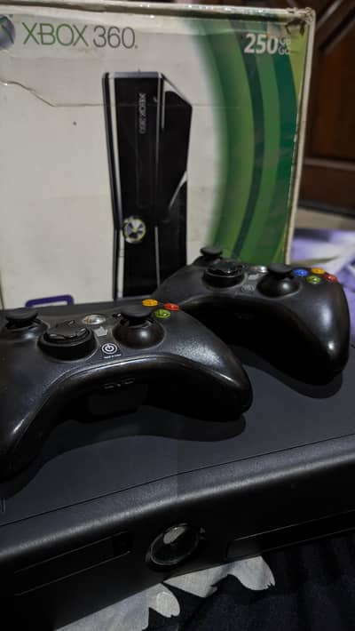XBOX 360 WITH FREE KINECT