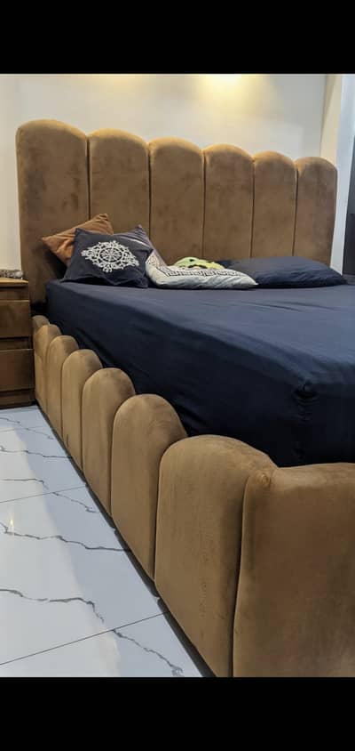 Premium Brown Velvet Bubble Bed with Side Tables – Like New (4 Months