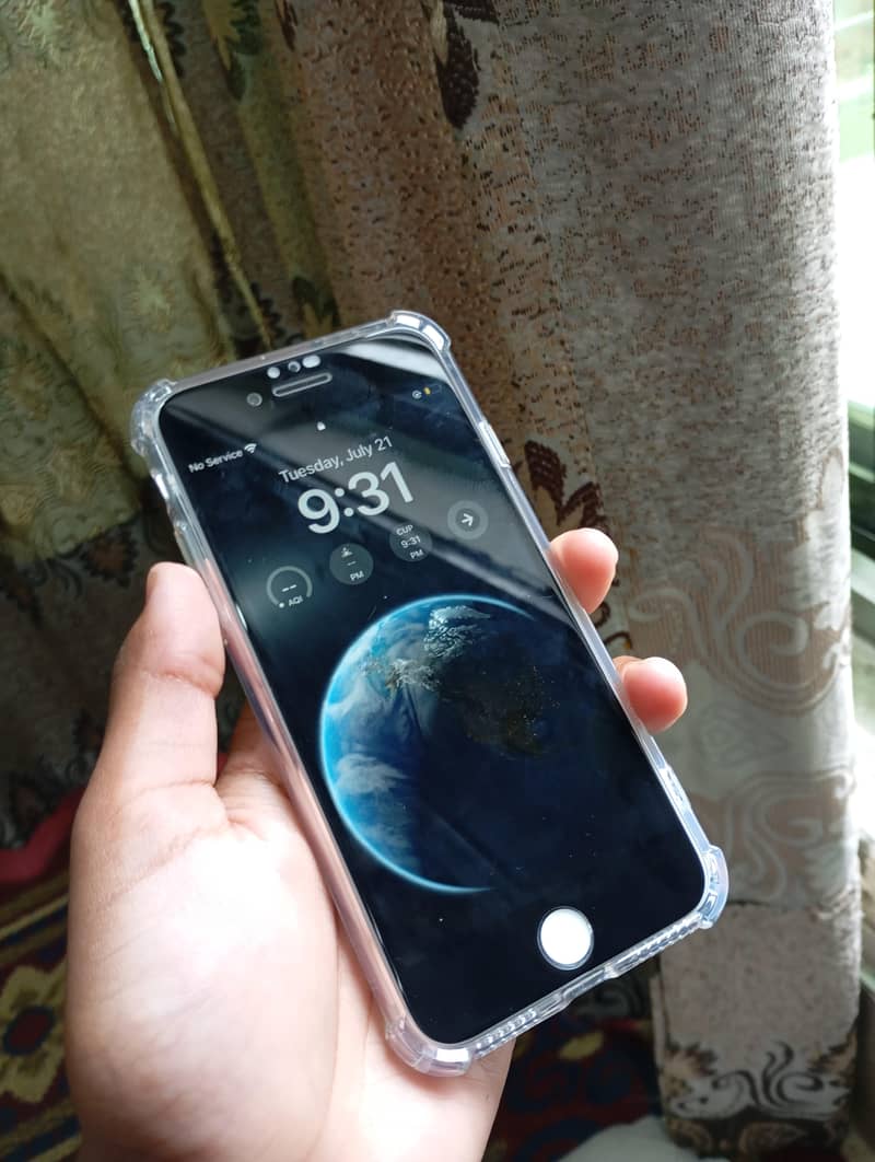 Apple iPhone 8 1