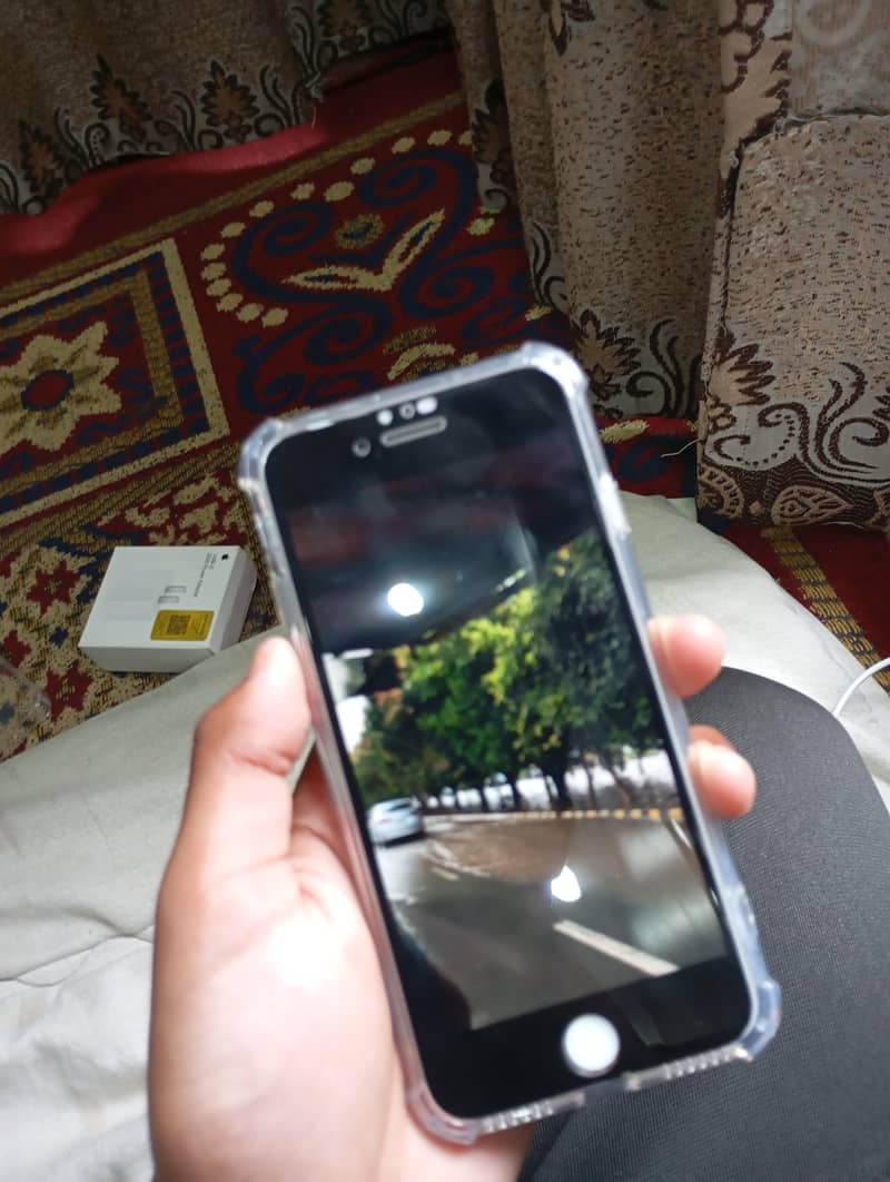 Apple iPhone 8 4