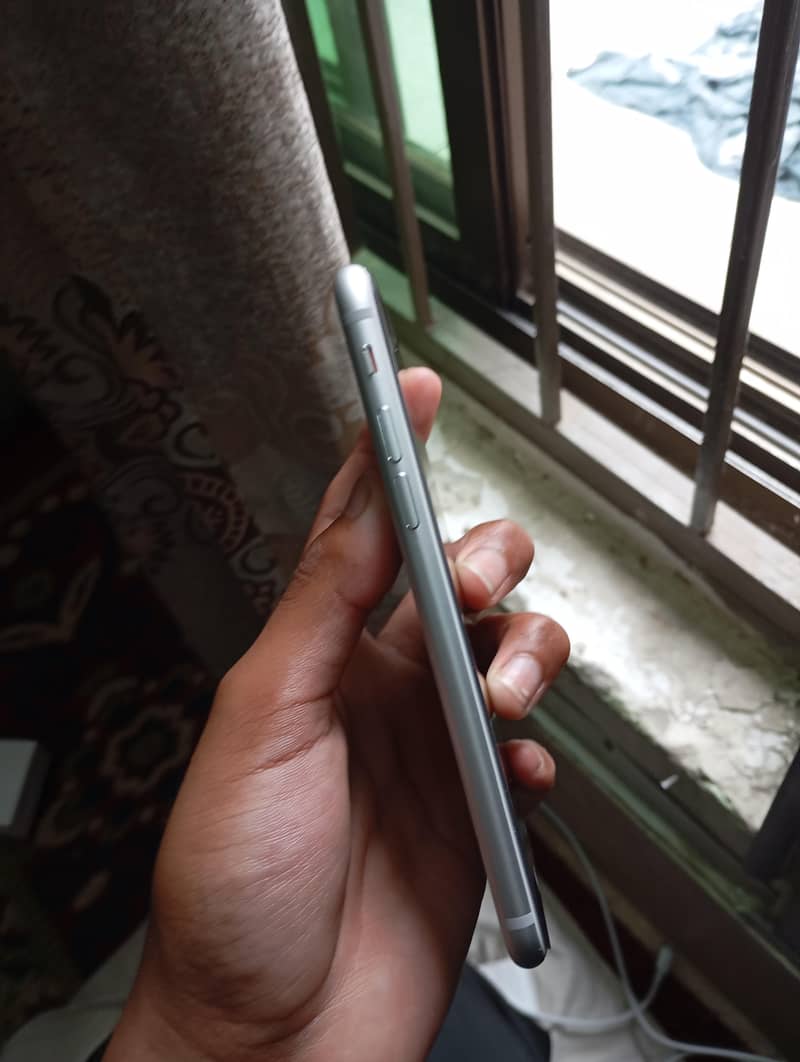 Apple iPhone 8 5